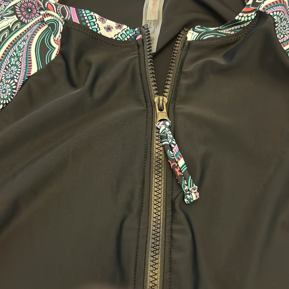 NWT Raisins Rashguard - Picture 4 of 6